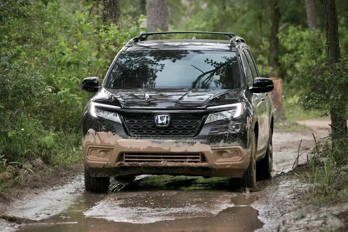 2019 Honda Passport Elite SUV front view AWDs