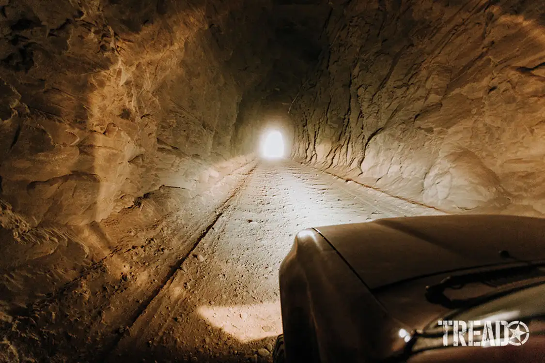 The renowned Cañón del Pato (Duck Canyon) boasts 35 single-lane tunnels